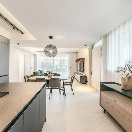 Pool - Classique Βίλα Λατζίζε