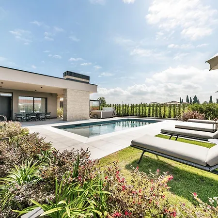 Pool - Classique Вилла Лацизе